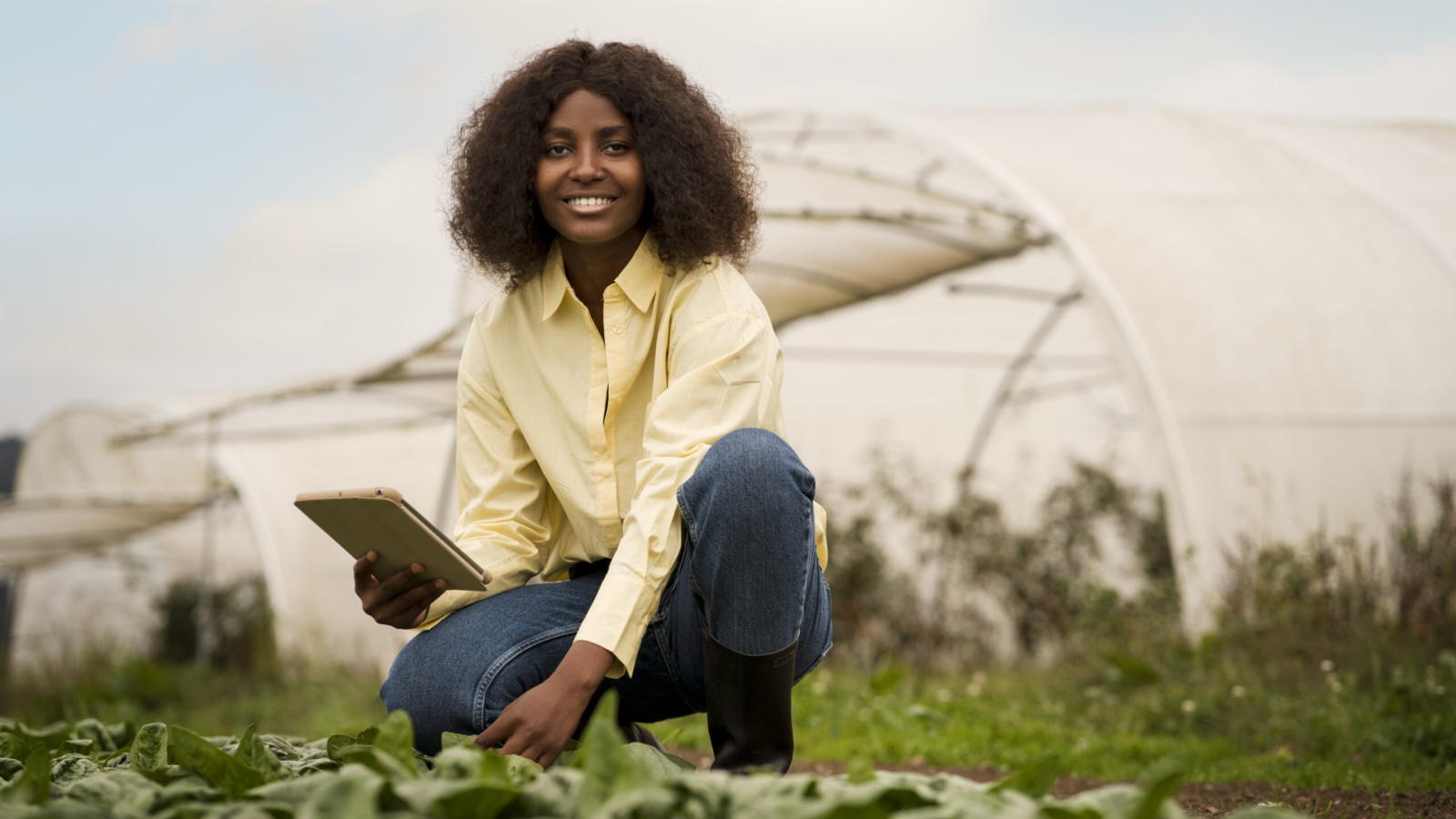 full-shot-smiley-woman-holding-tablet